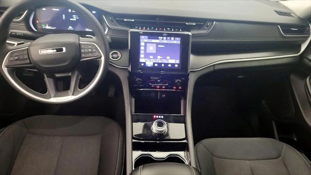 2023 Jeep Grand Cherokee L Laredo 4x4