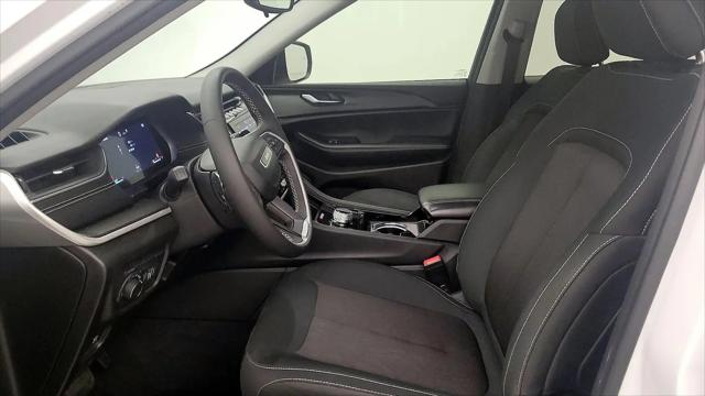 2023 Jeep Grand Cherokee L Laredo 4x4