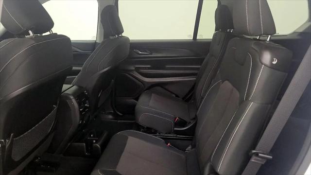2023 Jeep Grand Cherokee L Laredo 4x4
