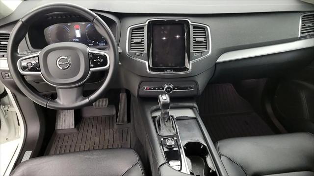 2022 Volvo XC90 T5 Momentum 7 Passenger