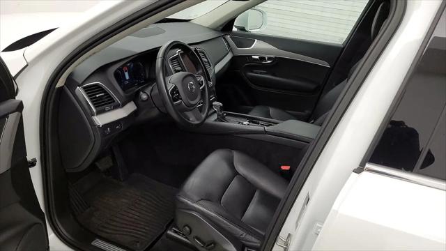 2022 Volvo XC90 T5 Momentum 7 Passenger