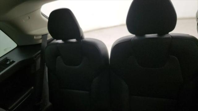 2022 Volvo XC90 T5 Momentum 7 Passenger