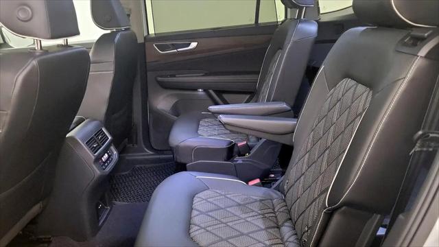 2024 Volkswagen Atlas 2.0T SEL Premium R-Line