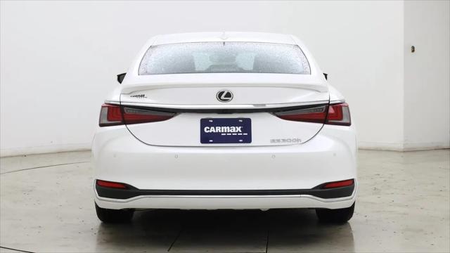 2025 Lexus ES 300h Ultra Luxury