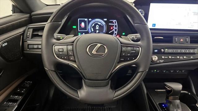 2025 Lexus ES 300h Ultra Luxury