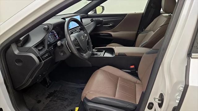 2025 Lexus ES 300h Ultra Luxury