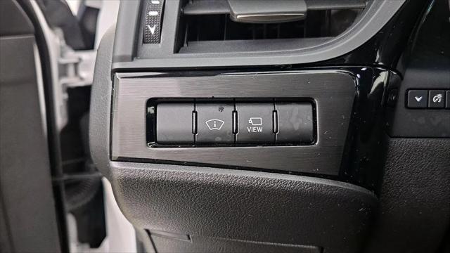 2025 Lexus ES 300h Ultra Luxury