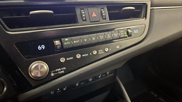 2025 Lexus ES 300h Ultra Luxury