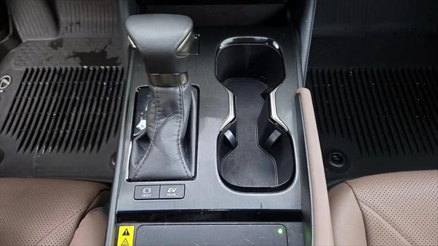 2025 Lexus ES 300h Ultra Luxury