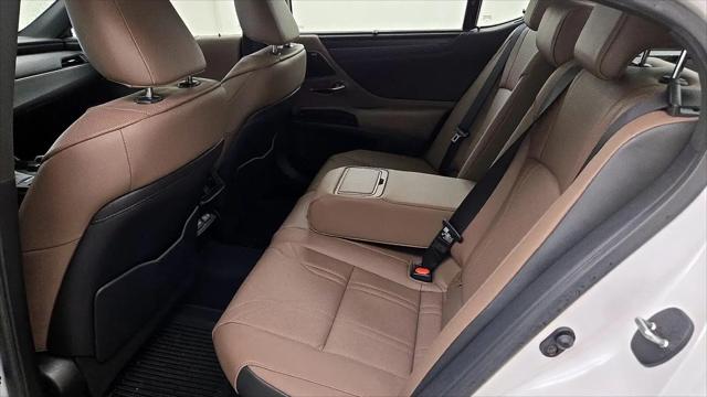 2025 Lexus ES 300h Ultra Luxury