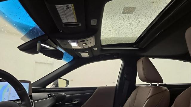 2025 Lexus ES 300h Ultra Luxury