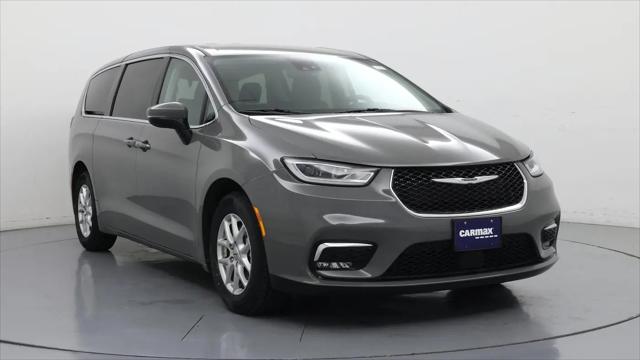 2023 Chrysler Pacifica Touring L for sale in Independence, MO