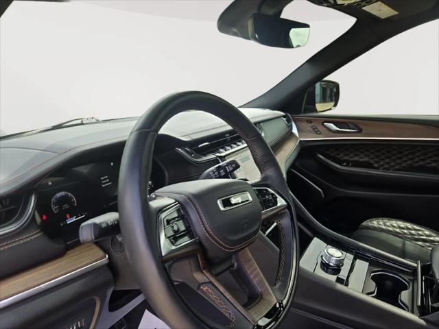 2023 Jeep Grand Cherokee Summit 4x2