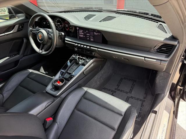 2020 Porsche 911 Carrera