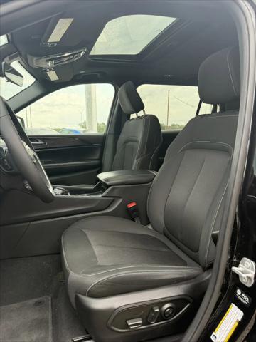 2025 Jeep Grand Cherokee L Laredo X 4x4