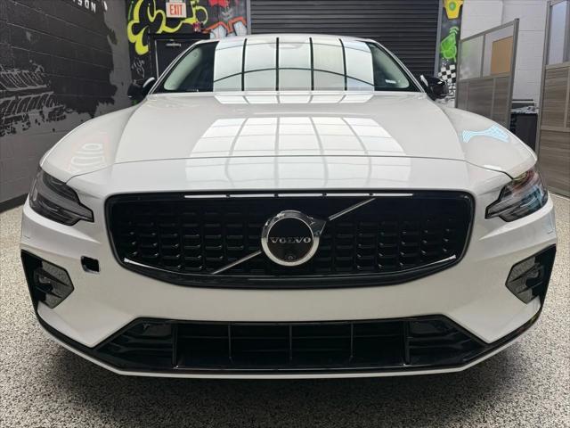 2024 Volvo S60 B5 Plus Dark Theme