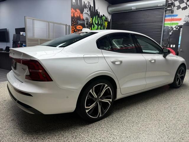 2024 Volvo S60 B5 Plus Dark Theme