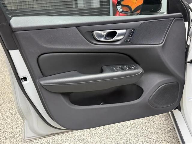2024 Volvo S60 B5 Plus Dark Theme