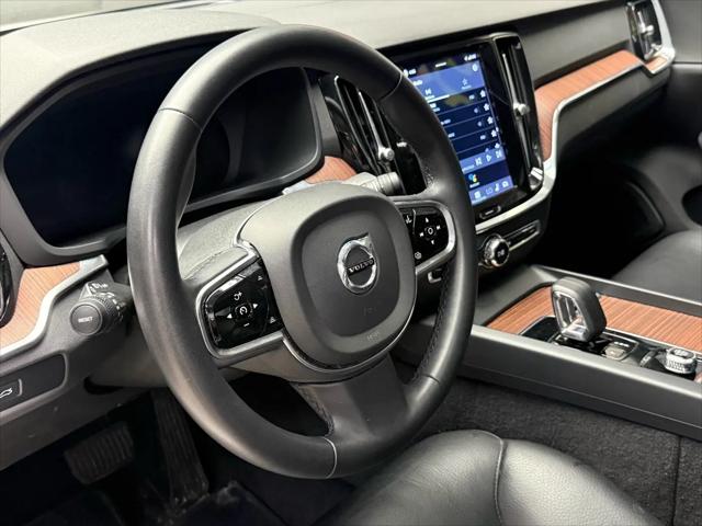 2024 Volvo S60 B5 Plus Dark Theme