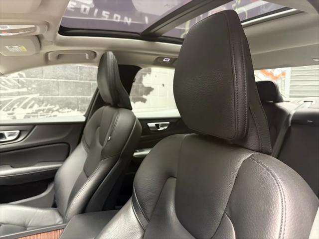 2024 Volvo S60 B5 Plus Dark Theme