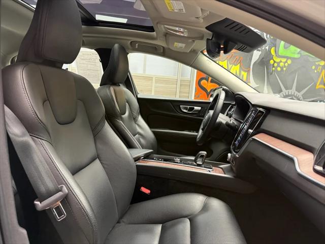 2024 Volvo S60 B5 Plus Dark Theme