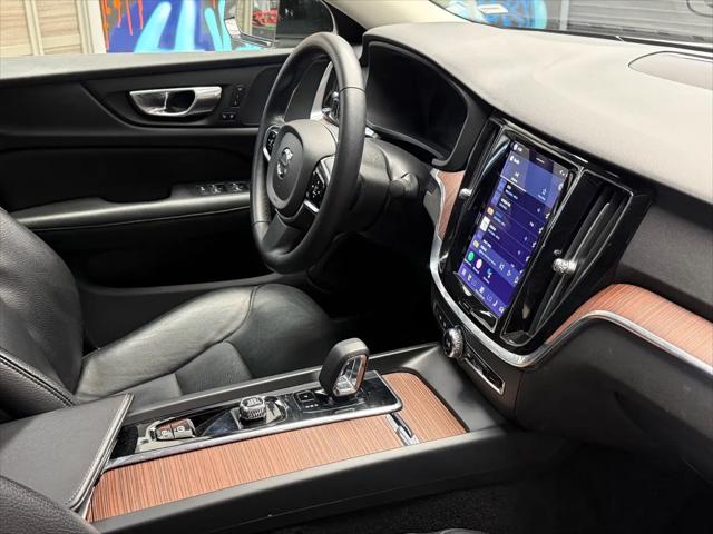 2024 Volvo S60 B5 Plus Dark Theme