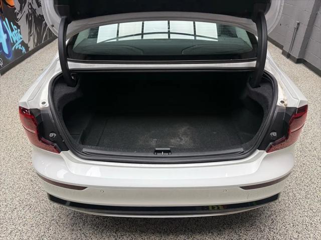 2024 Volvo S60 B5 Plus Dark Theme