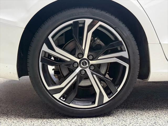 2024 Volvo S60 B5 Plus Dark Theme