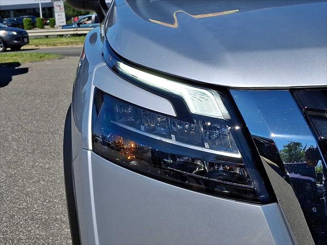 2024 Nissan Pathfinder SV 4WD