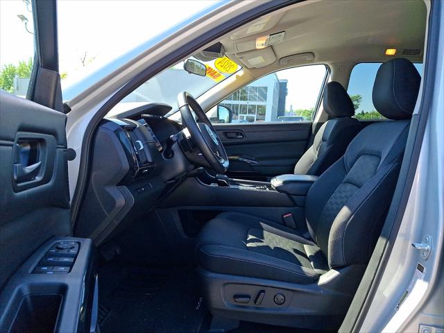 2024 Nissan Pathfinder SV 4WD