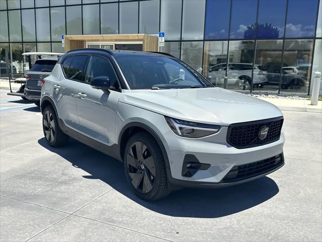 2026 Volvo XC40 Black Edition Ultra, B5 AWD Gas mild hybrid