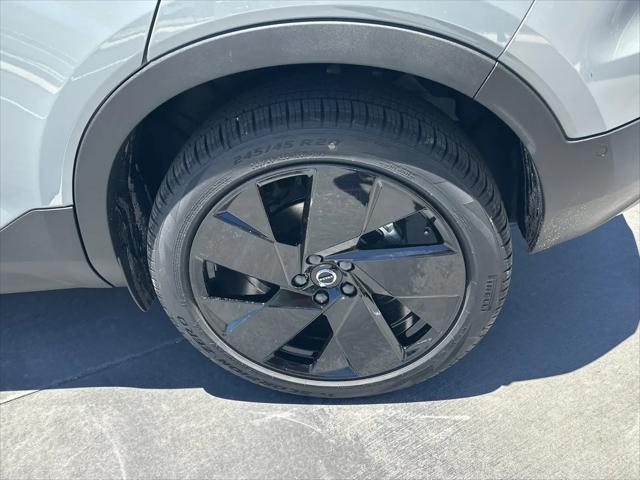 2026 Volvo XC40 Black Edition Ultra, B5 AWD Gas mild hybrid