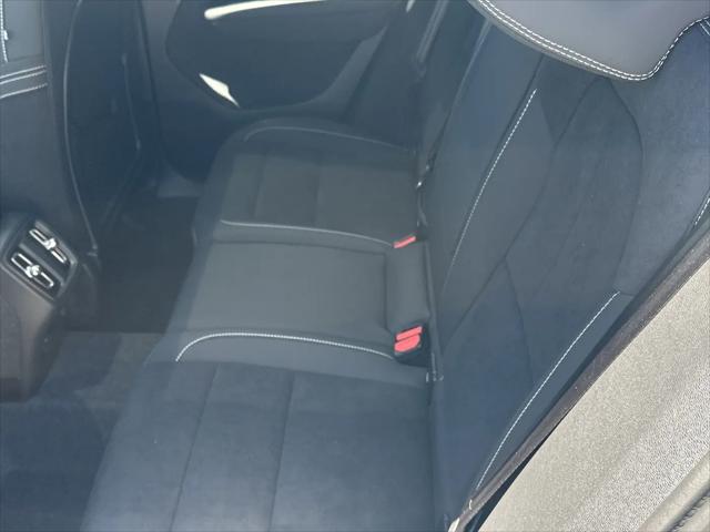 2026 Volvo XC40 Black Edition Ultra, B5 AWD Gas mild hybrid