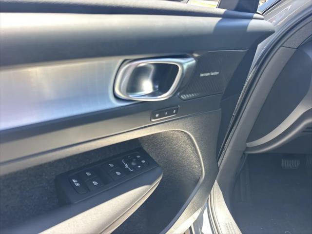 2026 Volvo XC40 Black Edition Ultra, B5 AWD Gas mild hybrid