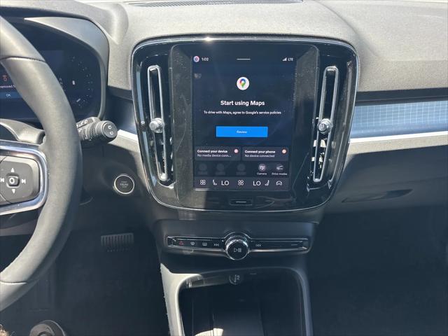 2026 Volvo XC40 Black Edition Ultra, B5 AWD Gas mild hybrid