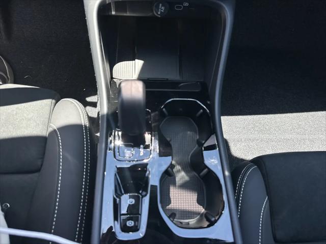 2026 Volvo XC40 Black Edition Ultra, B5 AWD Gas mild hybrid