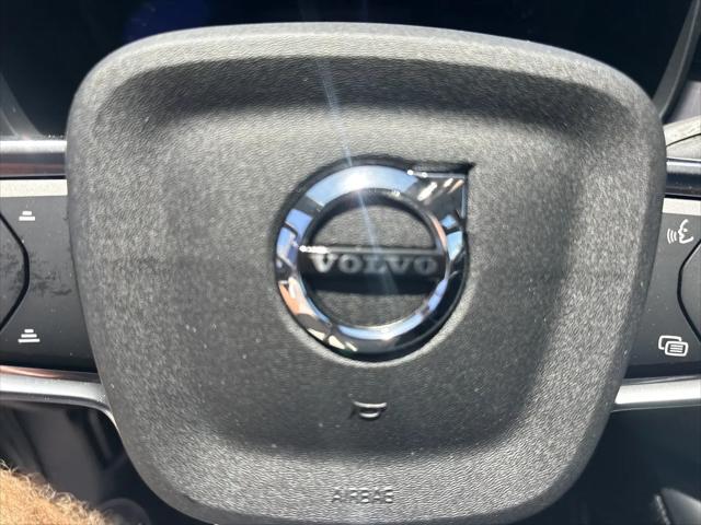 2026 Volvo XC40 Black Edition Ultra, B5 AWD Gas mild hybrid