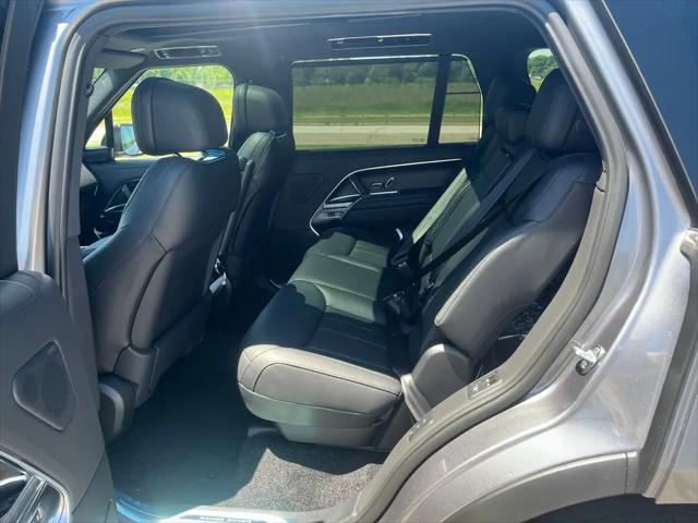 2026 Land Rover Range Rover P530 SE 7 Seat