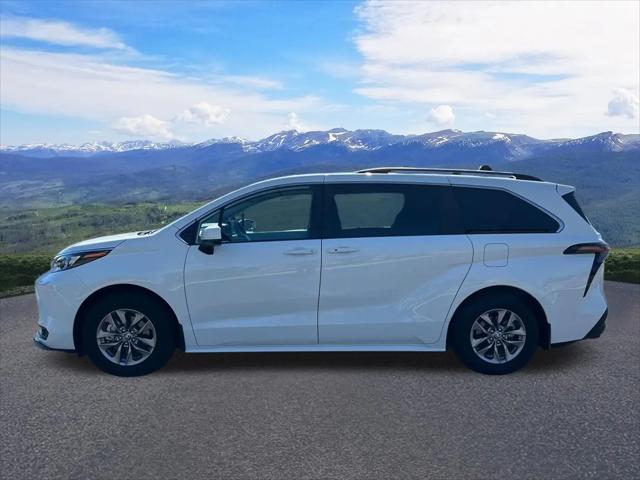 2025 Toyota Sienna LE