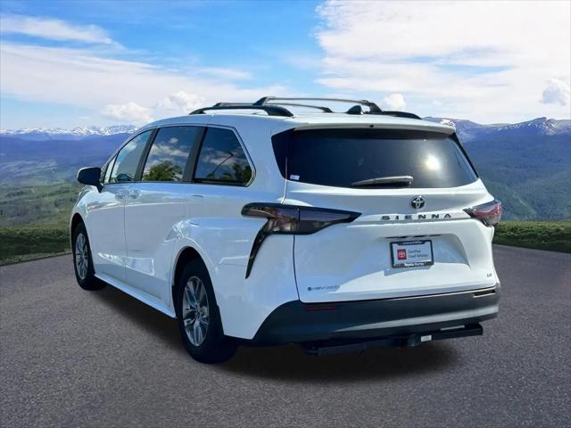 2025 Toyota Sienna LE