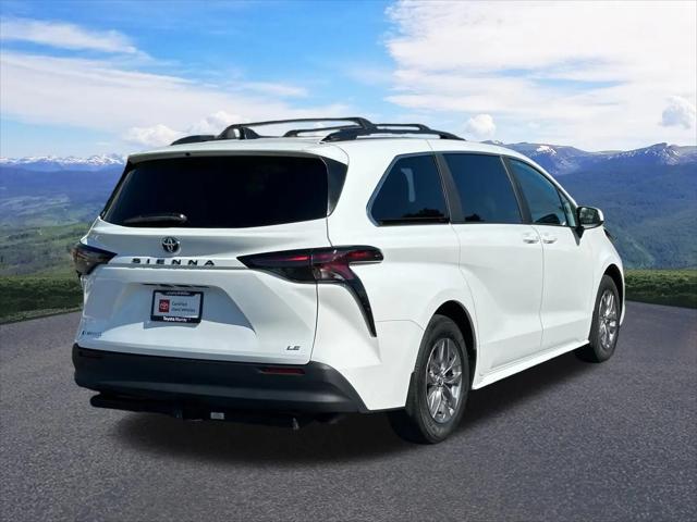 2025 Toyota Sienna LE