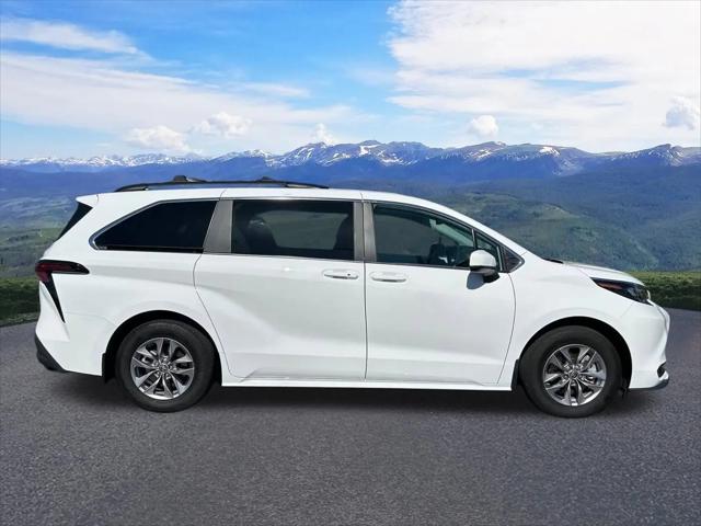 2025 Toyota Sienna LE