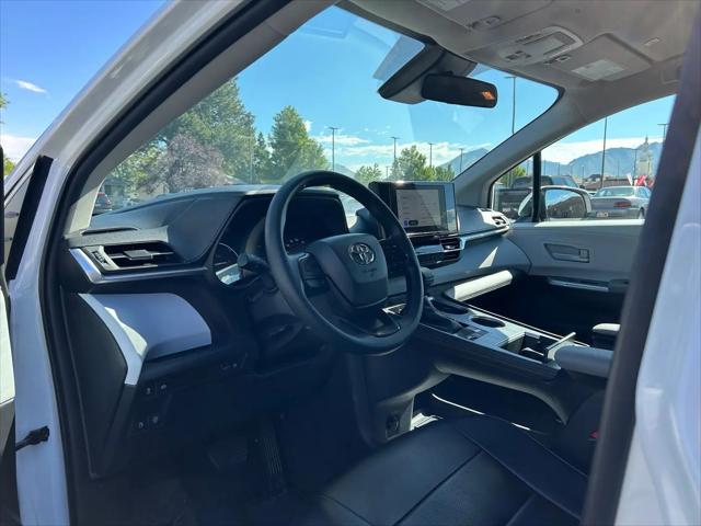2025 Toyota Sienna LE