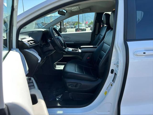2025 Toyota Sienna LE