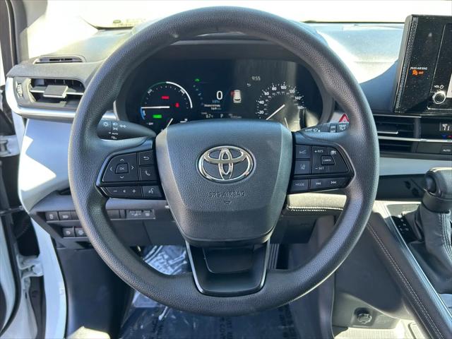 2025 Toyota Sienna LE