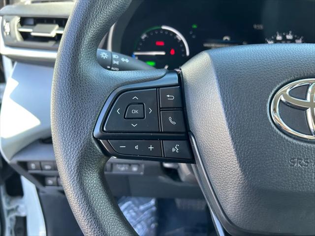 2025 Toyota Sienna LE