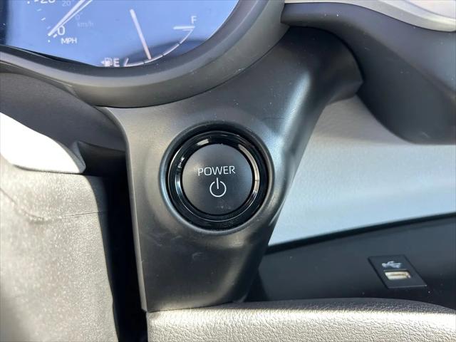 2025 Toyota Sienna LE