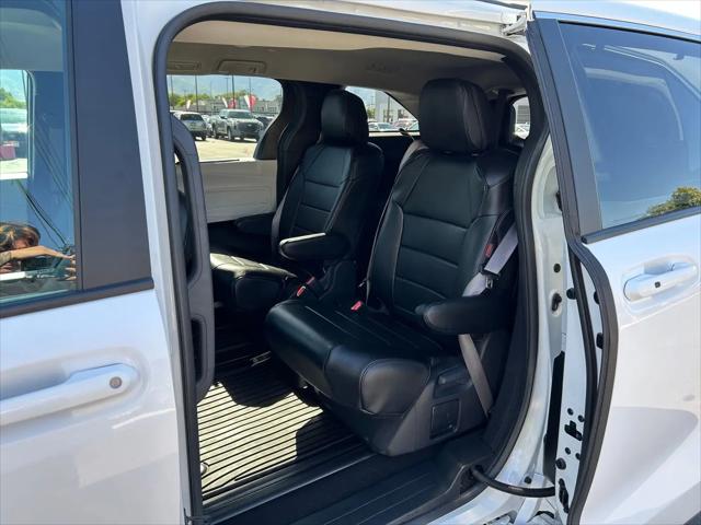 2025 Toyota Sienna LE