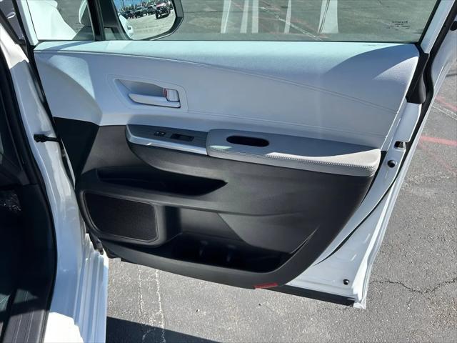 2025 Toyota Sienna LE