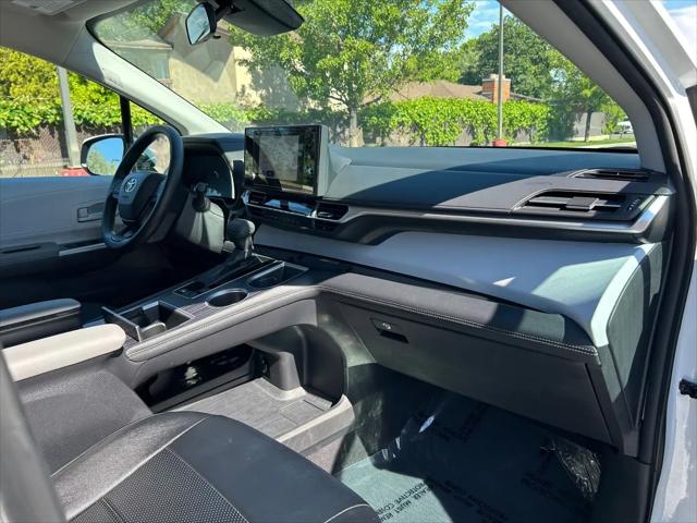 2025 Toyota Sienna LE